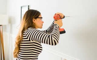 Comment fixer son néon au mur ?