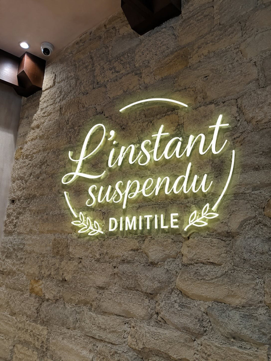 L’Instant Suspendu DIMITILE : Enseigne lumineuse sur mesure