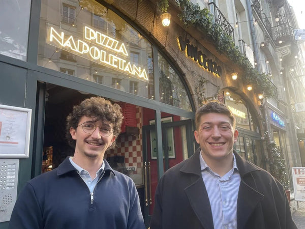 Enseigne LED néon Lumicorne installée chez Vincenzo