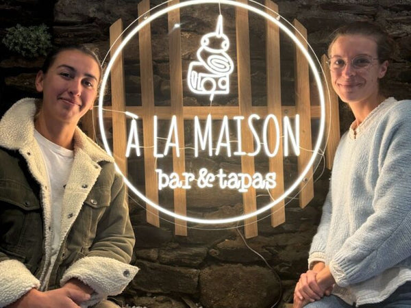 Enseigne LED néon Lumicorne installée chez À la maison