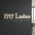 1717 Lashes · Lettres lumineuses rétroéclairées